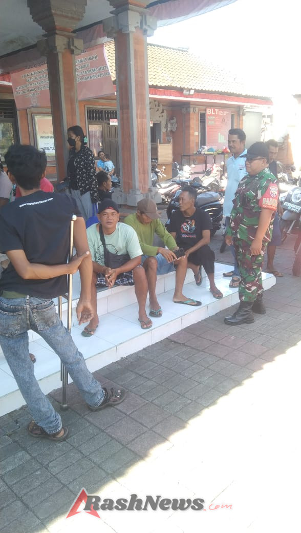 Babinsa Tulikup Dukung Program Registrasi Identitas Kependudukan Digital (IKD) di Wilayah Binaan