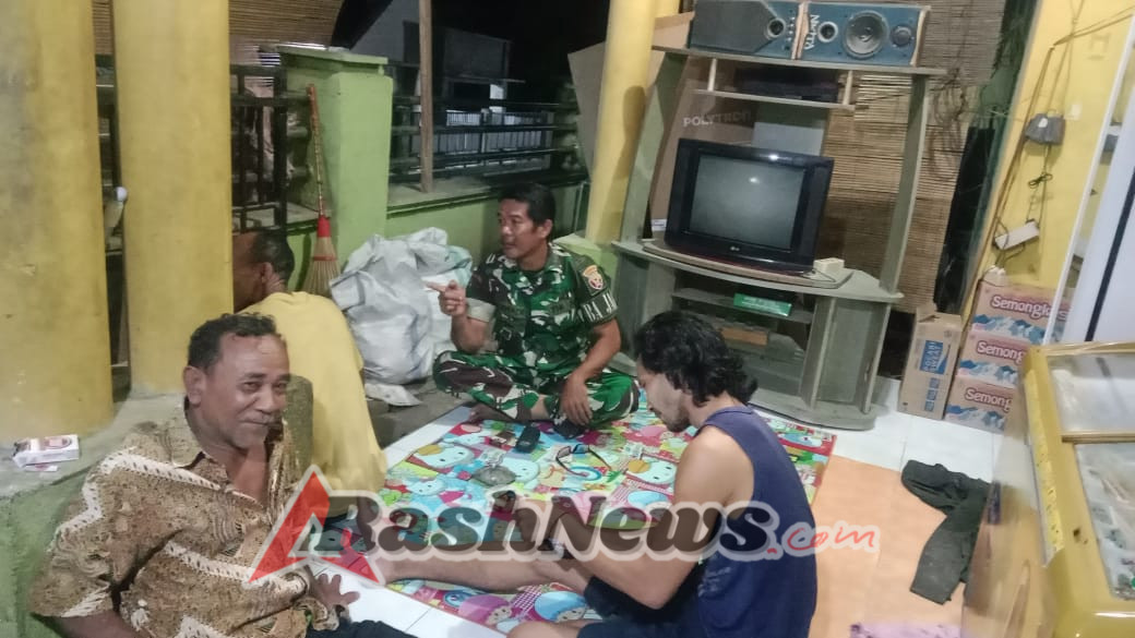 Patroli Malam Babinsa Poto Tano Berjalan Aman dan Kondusif