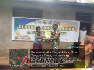 Beras Murah SPHP Disalurkan Babinsa untuk Warga Fuisama dan Tominuku