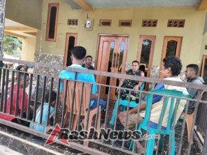 Babinsa Bersama Kades Mausamang Pantau Aktivitas Pertanian Warga