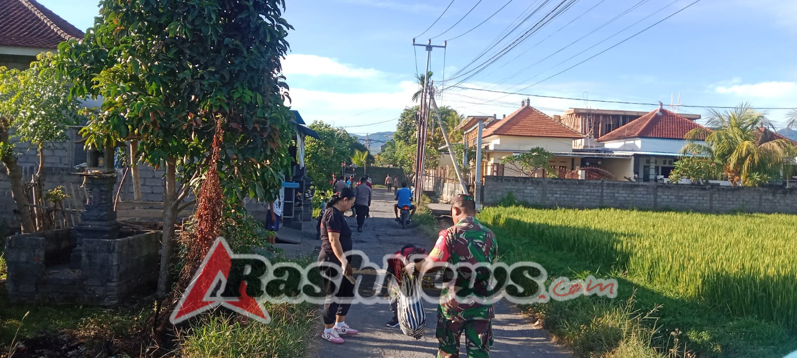 Kegiatan Jumat Bersih di Kelurahan Seririt Tunjukkan Kepedulian Kolektif terhadap Kebersihan dan Kesehatan Lingkungan