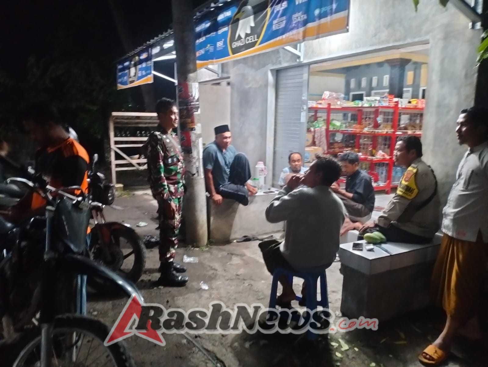 ‎Sinergi Babinsa dan Bhabinkamtibmas Perkuat Kamtibmas di Wilayah Kecamatan Pringgasela