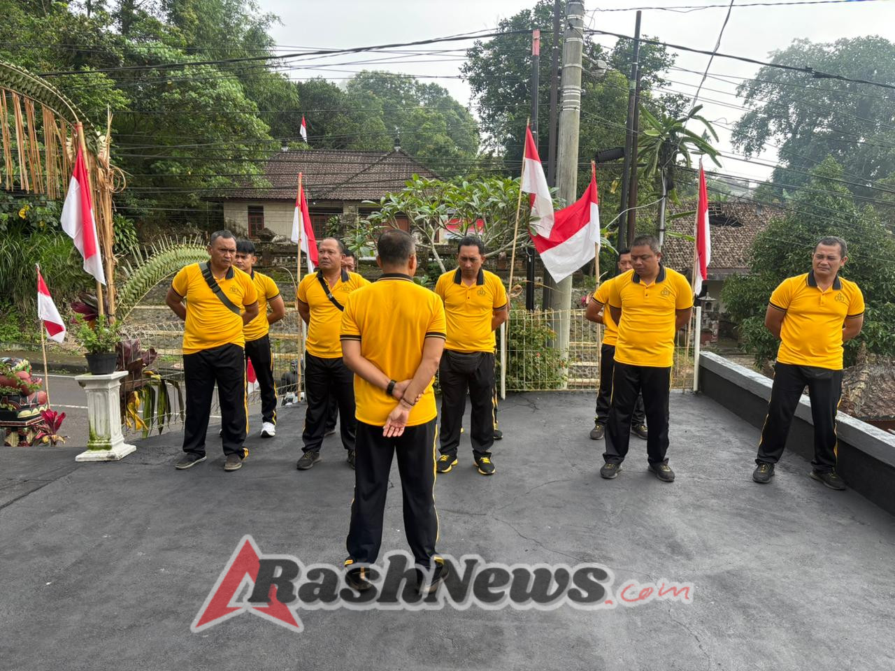 Menjaga Fisik Tetap Prima, Polsek Pupuan Laksanakan Olahraga Sebelum Memberikan Pelayanan Kepada Masyarakat