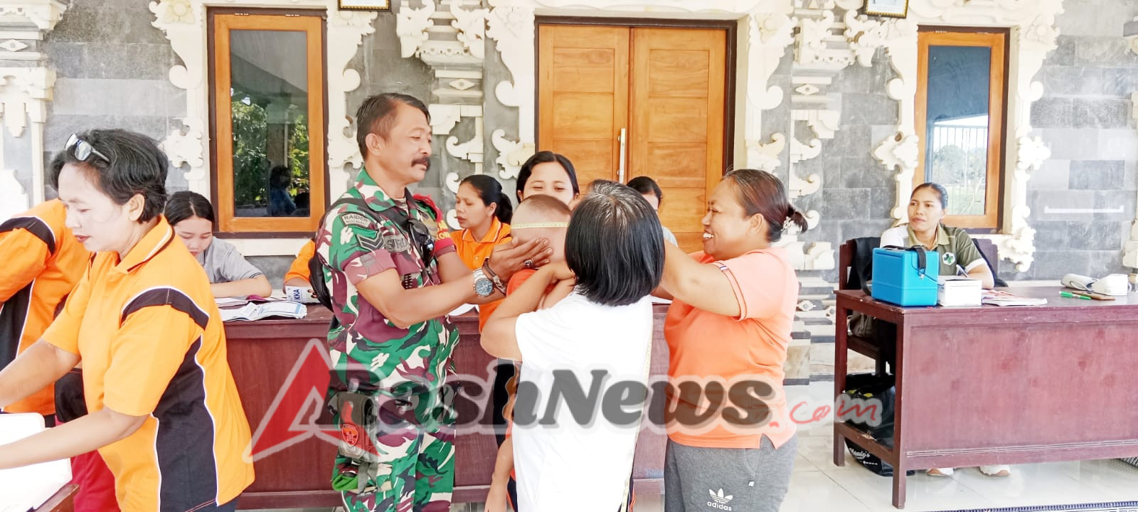 Posyandu Balita di Mendoyo Dauh Tukad Berjalan Lancar, Babinsa Turut Kawal Pemantauan Tumbuh Kembang Anak