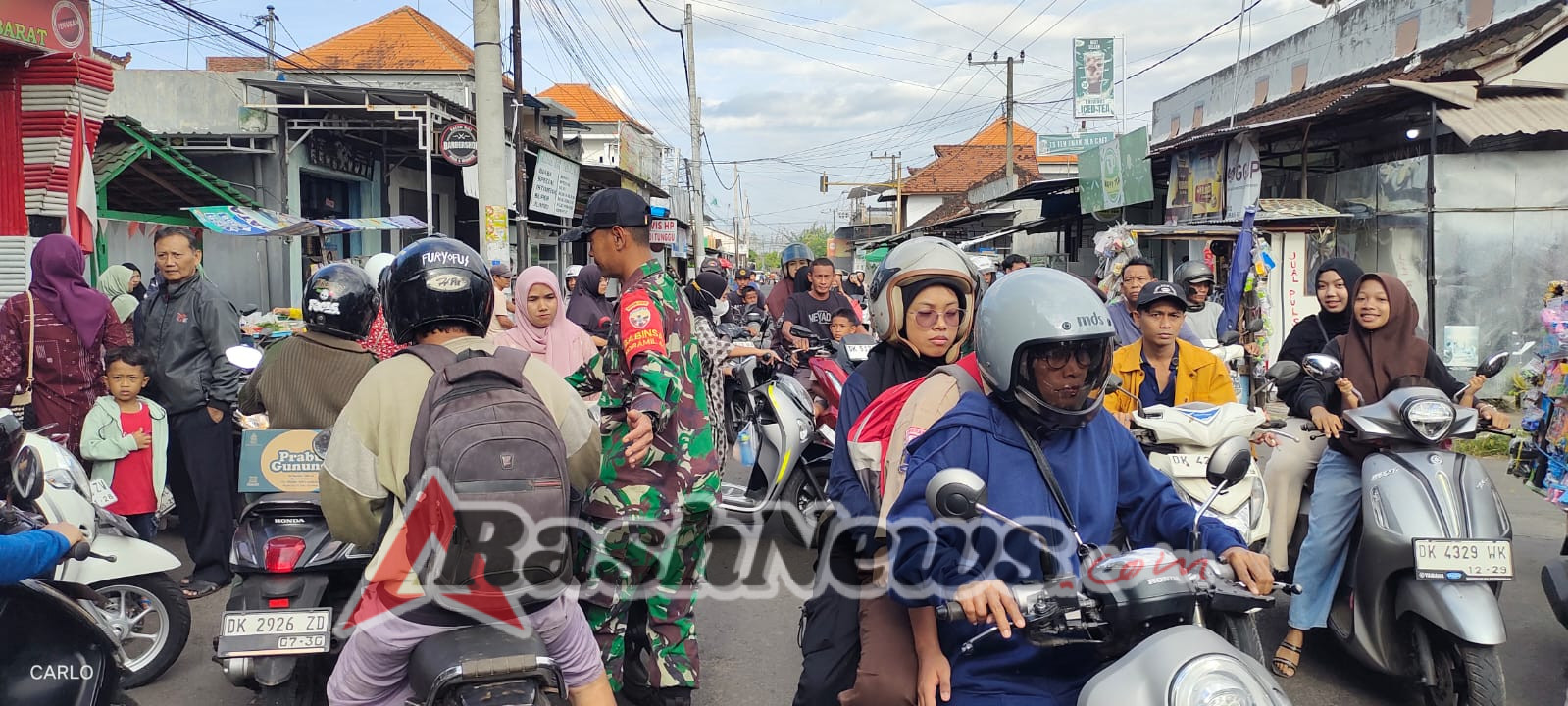 Tanamkan Semangat Kepahlawanan Sejak Dini, Babinsa Loloan Barat Dukung Karnaval RA Mutiara Hati Jembrana