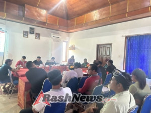 Hadiri Musdes, Babinsa Jungutbatu Tegaskan Sinergi Dan Komitmen Dukung Pembangunan Desa