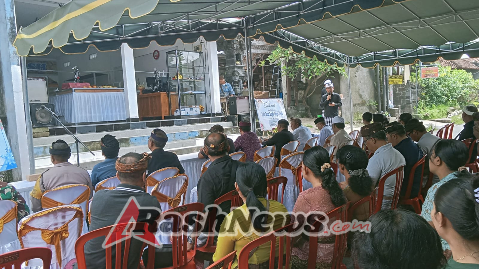 Hadiri Ceremonial Pembukaan Unit Usaha Milik Adat, Babinsa Kamasan Dukung Peningkatan Perekonomian Di Wilbin