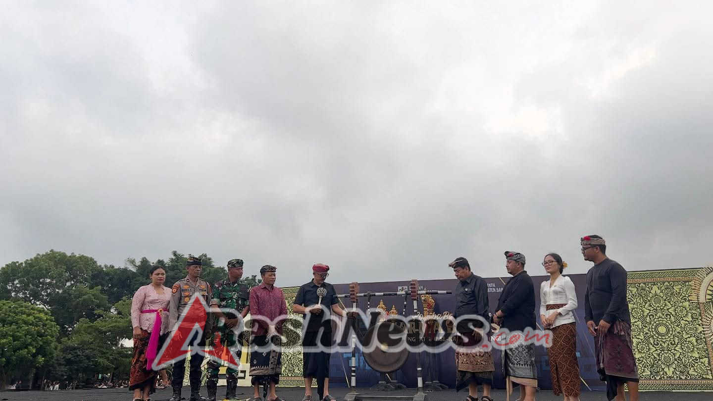 Kodim 1626/Bangli Dukung Pelestarian Seni Daerah melalui Kehadiran Pgs Pasi Opsdim dalam Lomba Beleganjur Tingkat SMP