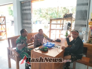Bangun Sinergitas, Babinsa Bersama Bhabinkamtibmas Laksanakan Komsos di Banjar Dinas Yadnya Kerthi