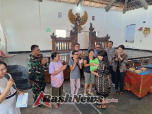 Semangat Kebersamaan dan Kasih Terpancar di HUT GPIB, Babinsa Turut Berbagi dengan Warga