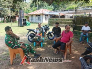 TNI Hadir di Tengah Rakyat: Babinsa Maurole Aktif Laksanakan Komsos dan Pengamanan Wilayah