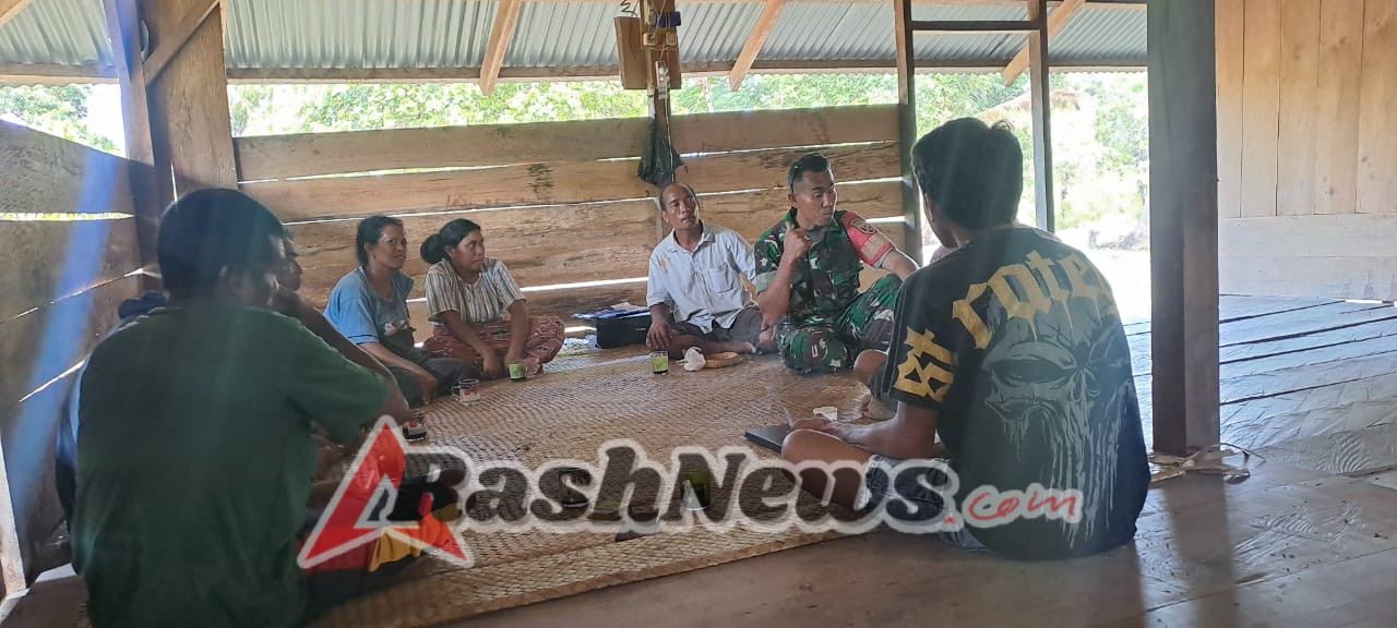 Babinsa Sertu Junus Ratu Dorong Kekompakan Warga Hambawutang Lewat Kegiatan Komsos