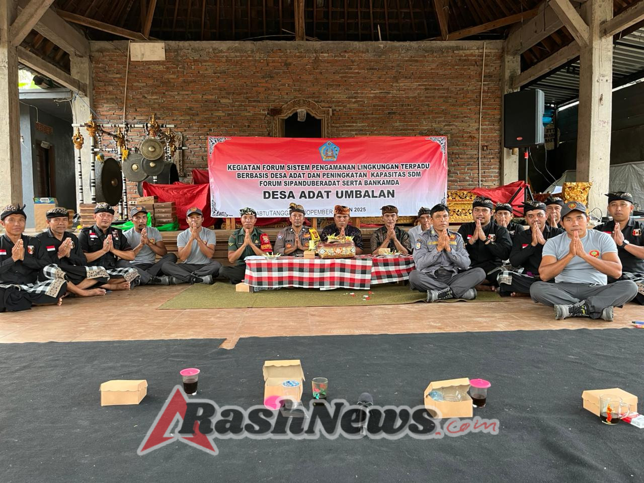 Perkuat Koordinasi Keamanan Wilayah, Babinsa Yangapi Berpartisipasi dalam Forum Pengamanan Lingkungan Terpadu Desa Adat Umbalan