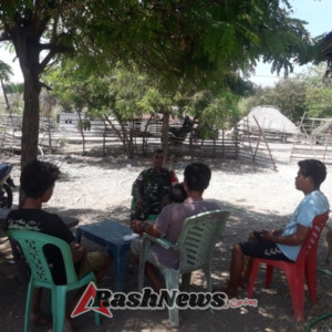 Babinsa Koramil 1618-06/Bian Laksanakan Anjangsana, Ajak Warga Jaga Kerukunan Keluarga