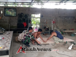 Wujud Nyata Keakraban,Serda Putu Nopika Candra Eratkan Tali Silaturahmi dengan Tokoh Masyarakat Bongancina