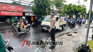 Akhir Pekan Lancar, Personel Polsek Abiansemal Laksanakan Pengaturan Lalu Lintas Sore Di Titik Padat Kendaraan