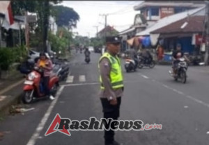 Cegah terjadinya kemacetan dan laka lantas, Personil Polsek Penebel melaksanakan Strong Point pagi