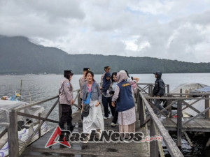 Sat Binmas Polres Tabanan Ajak Pengunjung DTW Bedugul Jaga Keamanan dan Ketertiban Selama Berwisata