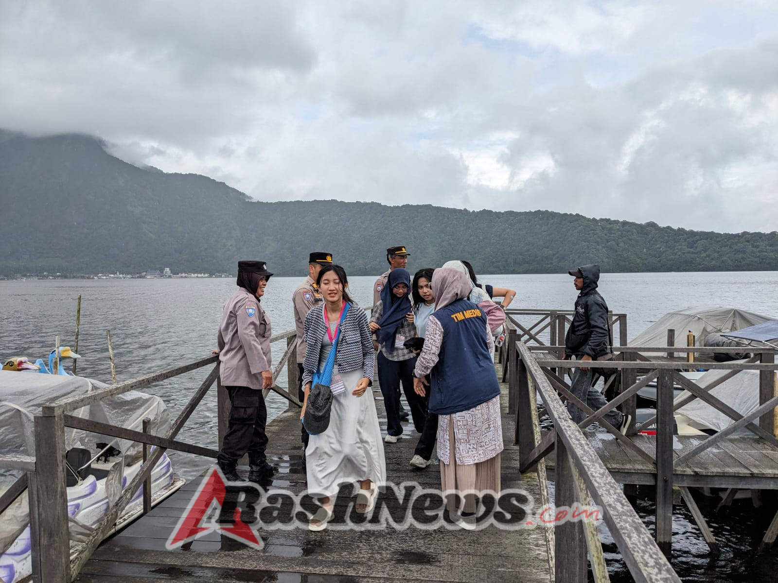 Sat Binmas Polres Tabanan Ajak Pengunjung DTW Bedugul Jaga Keamanan dan Ketertiban Selama Berwisata