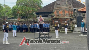 Kapolsek Mengwi Sebagai Irup Upacara Peringatan Hari Pahlawan di SMA N 1 Mengwi