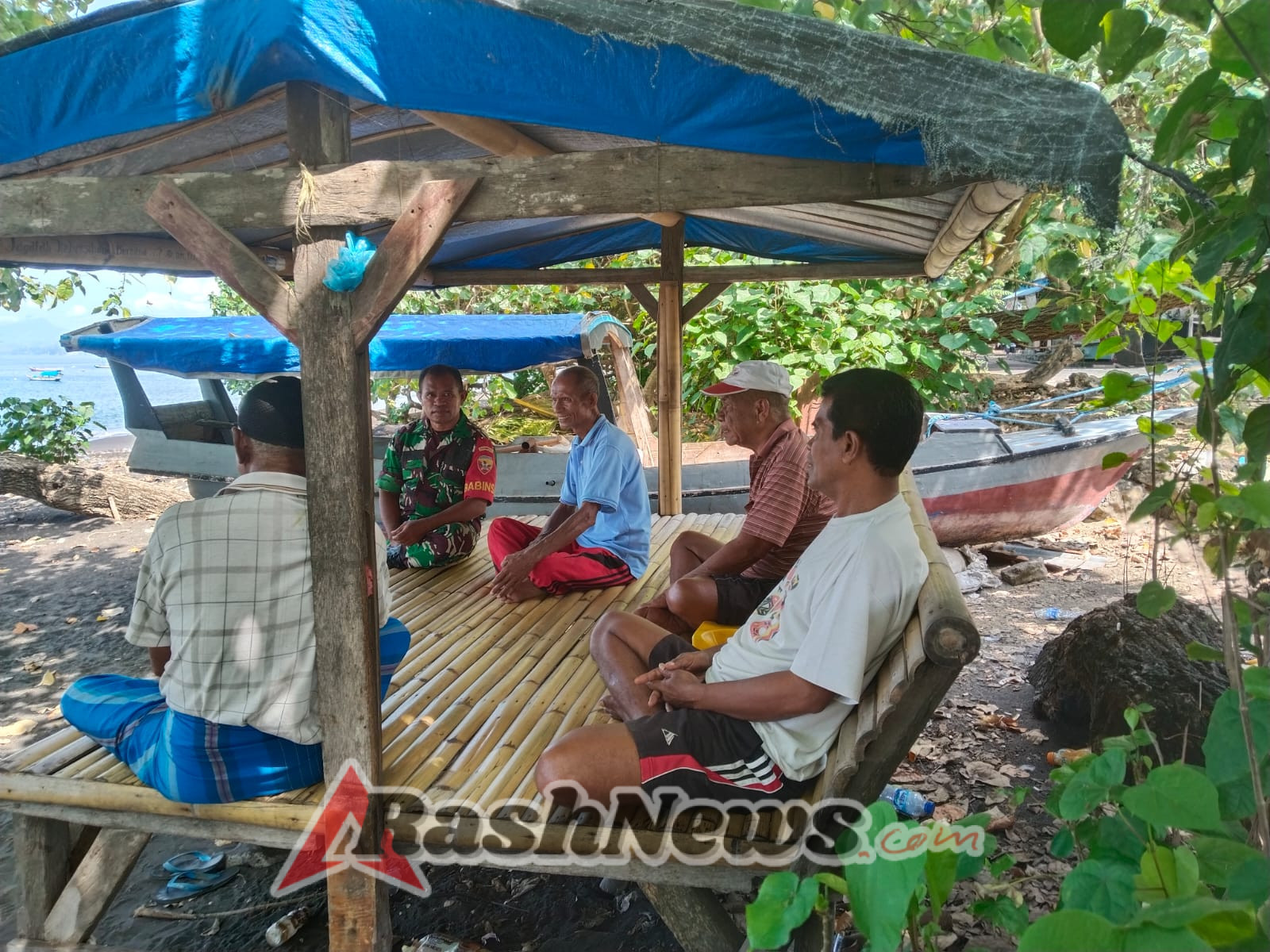 Komsos dan Pamwil Babinsa Ende, Dorong Partisipasi Warga dalam Menjaga Kamtibmas