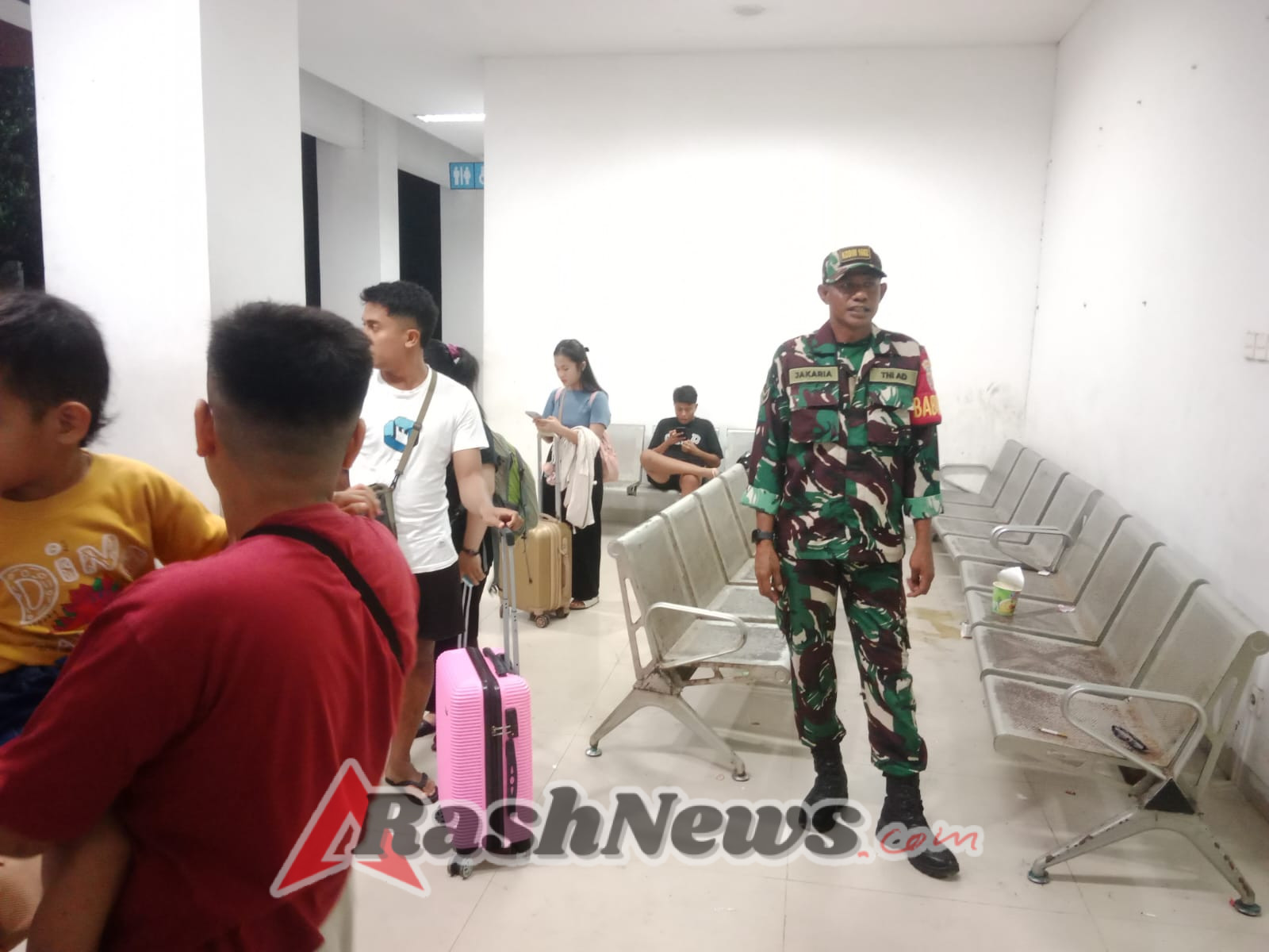 Komsos dan Pamwil Babinsa Ende, Perkuat Kemanunggalan TNI-Rakyat di Pelabuhan IPPI