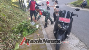 Babinsa Jehem Ajak Warga Peduli Lingkungan Melalui Kegiatan Bersih Jalan di Wilayah Binaan