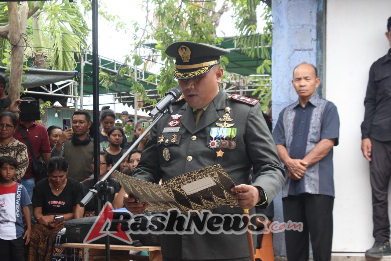 Suasana Haru Iringi Upacara Pemakaman Militer Pratu Yoseph Nong Novan di Kabupaten Sikka