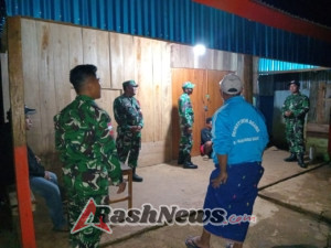 Empat Anggota Koramil Macang Pacar Dipimpin Sertu Agus Asrul Sani Laksanakan Patroli Keamanan Wilayah