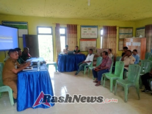 Babinsa Koramil Baa Dorong Musyawarah Desa yang Transparan dan Aspiratif di Lidabesi