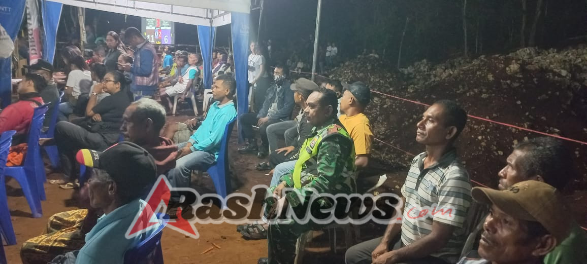 Babinsa Oeletsala Wujudkan Kamtibmas Saat Final Voli Desa