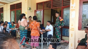 Babinsa Kodim 1601/Sumba Timur Aktif Monitor Penyaluran Bantuan Sosial bagi Warga Haharu