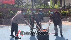 Sinergitas Dan Komitmen Aparat Keamanan Tegakkan Hukum, Danramil Klungkung Hadiri Pemusnahan Barang Bukti Di Kejari Klungkung