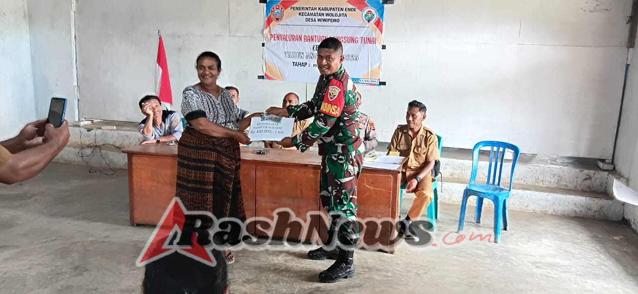 Babinsa Koramil 1602-02/Wolowaru Pastikan Penyaluran BLT di Wiwipemo Berjalan Aman dan Tertib