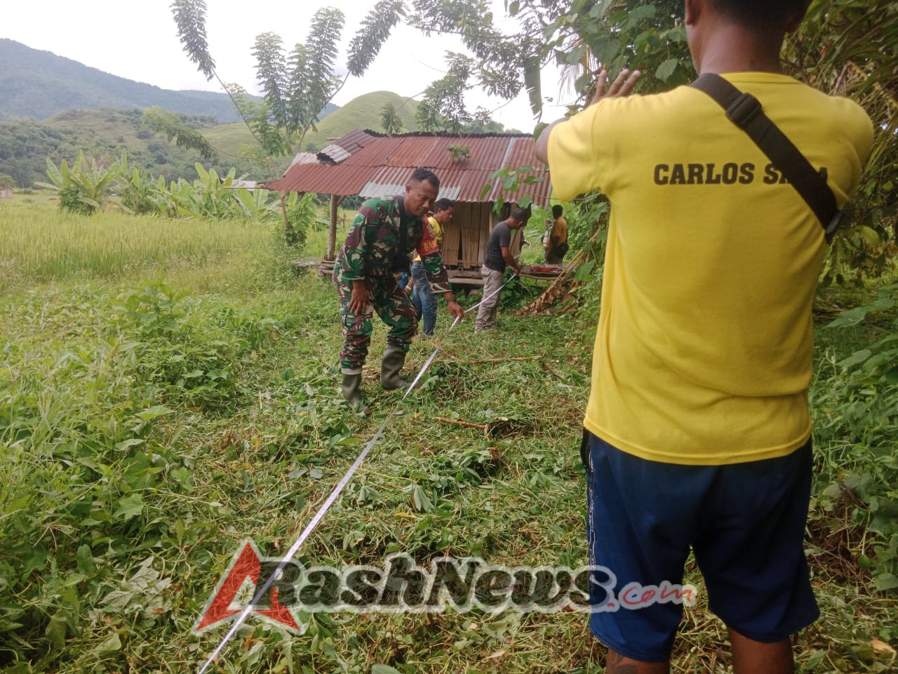 Kehadiran Babinsa di Desa Kebirangga Tenga Ciptakan Rasa Aman dan Simpatik Masyarakat terhadap TNI