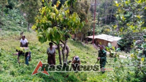 Babinsa Detusoko Hadir di Tengah Warga, Perkuat Kemitraan TNI-Rakyat di Desa Nuaone