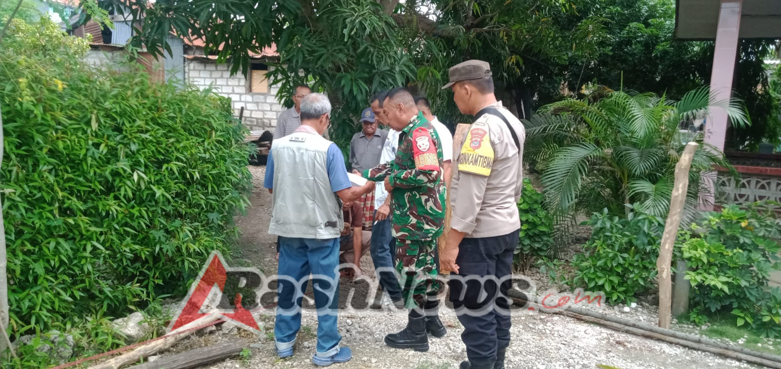 Babinsa Ba’a Mediasi Sengketa Tanah di Mokdale, Warga Sepakat Selesaikan Secara Damai