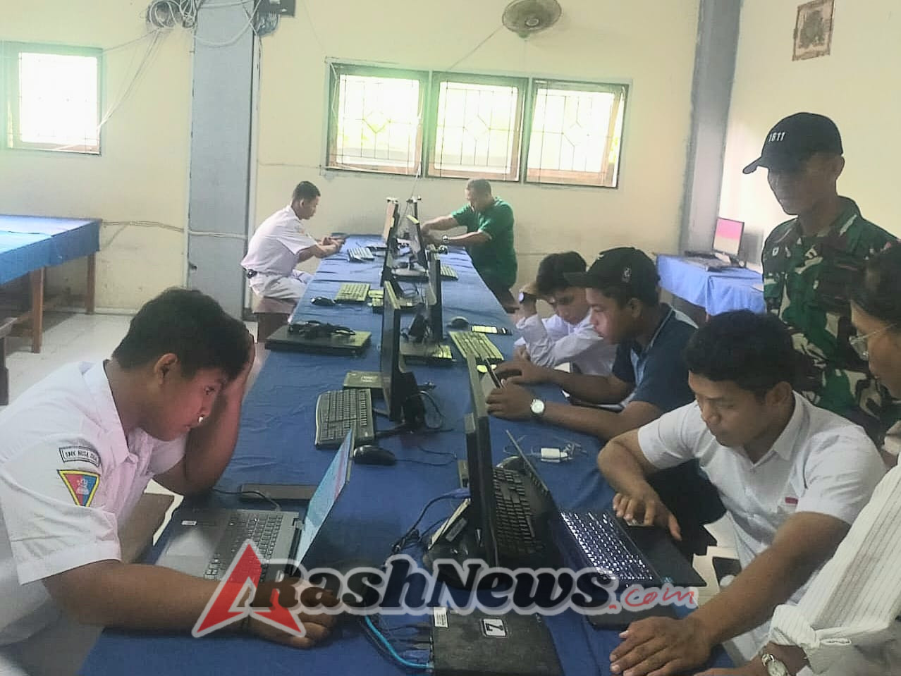 TNI Hadir di Dunia Pendidikan: Babinsa Sertu Lalu Kawal Tes Psikologi Siswa SMK Nusa Dua