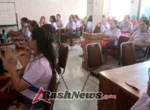 WHDI Dauh Puri Klod Beri Pelatihan Pembuatan Lamak dan Sampyan Salang, Hadirkan Semangat Kebersamaan