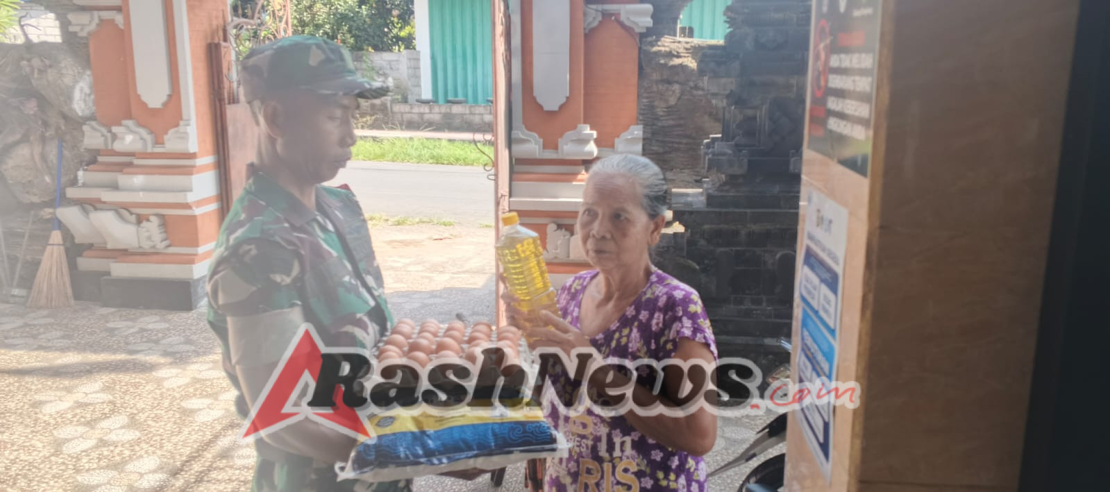 196 Lansia Terima Bantuan Sembako, Babinsa Sulang Adakan Pendampingan