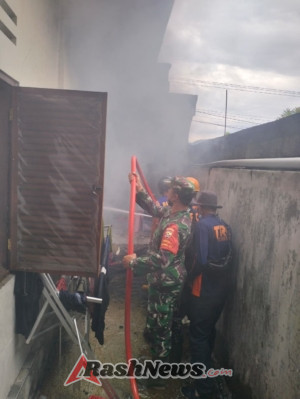 Rumah Warga Dilahap Si Jago Merah, Babinsa Kusamba Turun Ke TKP Tunjukkan Aksi Sigap