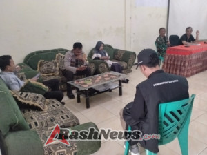 Babinsa Koramil 1628-03/Seteluk Dorong Kerjasama TNI–Pemdes Lewat Kegiatan Komsos di Desa Rempes