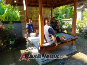 Komsos Babinsa Kodim 1609/Buleleng Wujudkan Lingkungan Aman dan Kondusif di Munduk Bestala