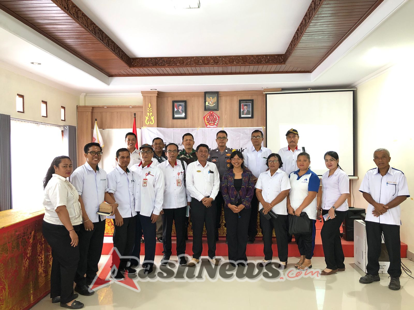 Dukung Kegiatan Hukum Babinsa 1623-05/Manggis Hadiri Kegiatan Sosialisasi Lembaga Bantuan Hukum (LBH)