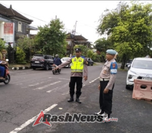 Cegah terjadinya kemacetan dan laka lantas, Personil Polsek Penebel melaksanakan Strong Point pagi