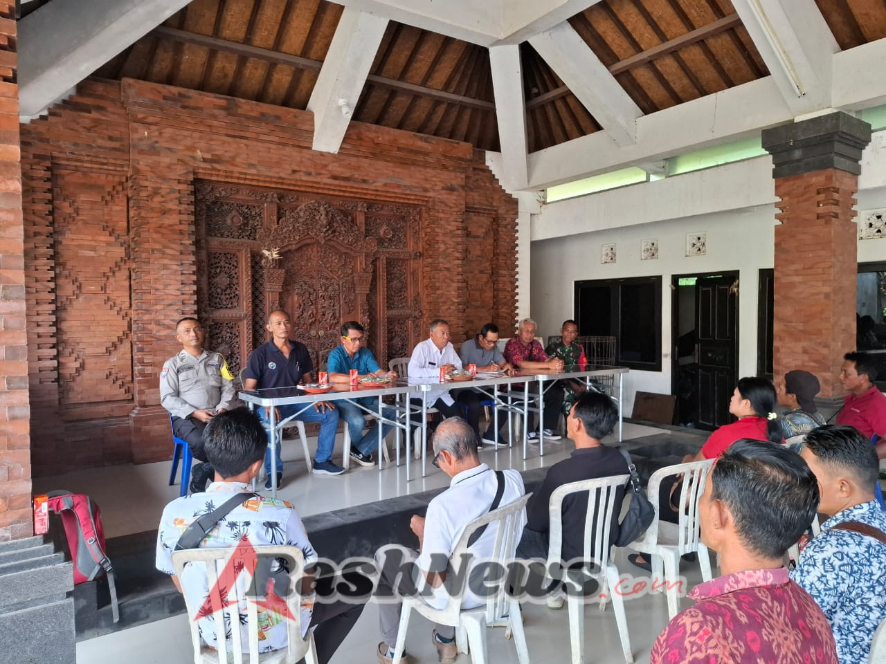 Sinergi TNI dan Desa, Babinsa Bengkel Sari Ikut Bahas Pembentukan Koperasi Merah Putih