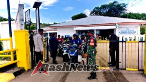 Babinsa Pantai Baru Amankan Keberangkatan Kapal Garda Maritim 3 di Pelabuhan ASDP