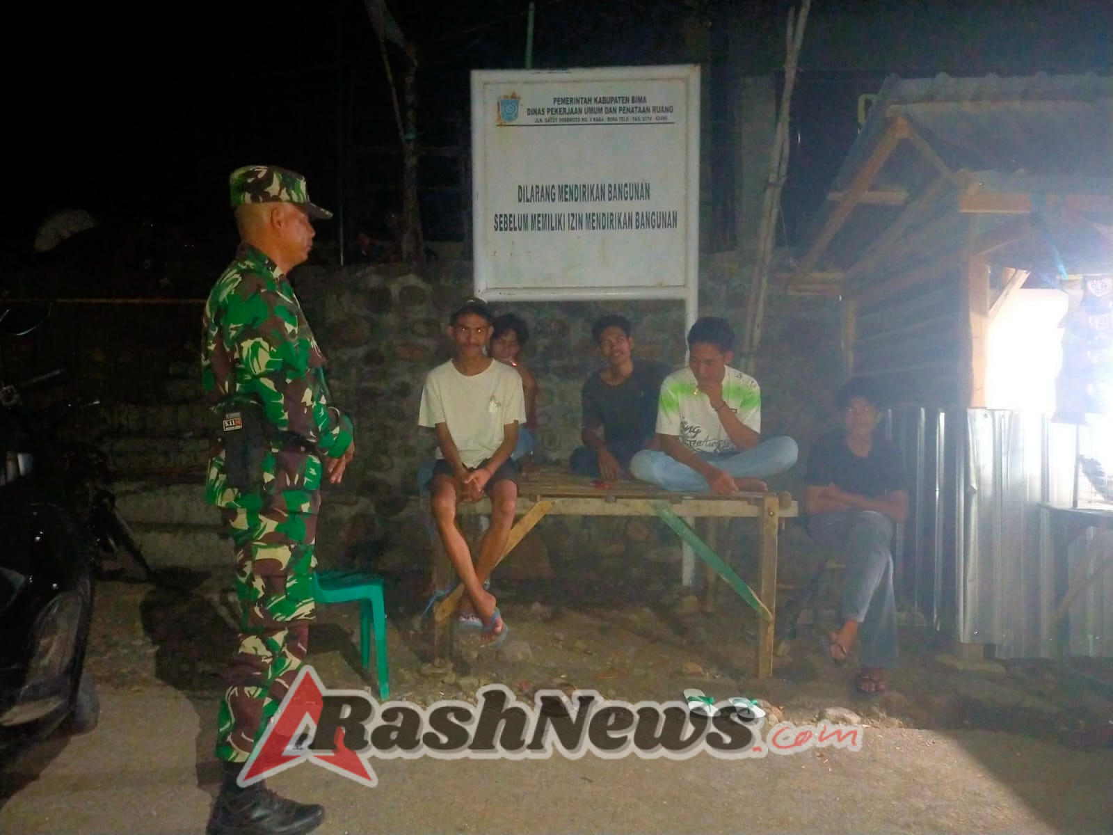 Babinsa Desa Karumbu Dorong Harmoni dan Keamanan Lingkungan Lewat Ronda Malam