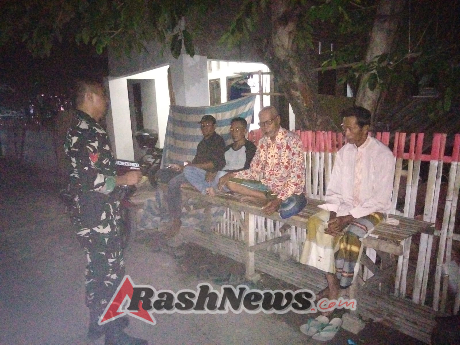 Keamanan Lingkungan Terjaga Berkat Ronda Malam dan Sosialisasi Babinsa di Madapangga