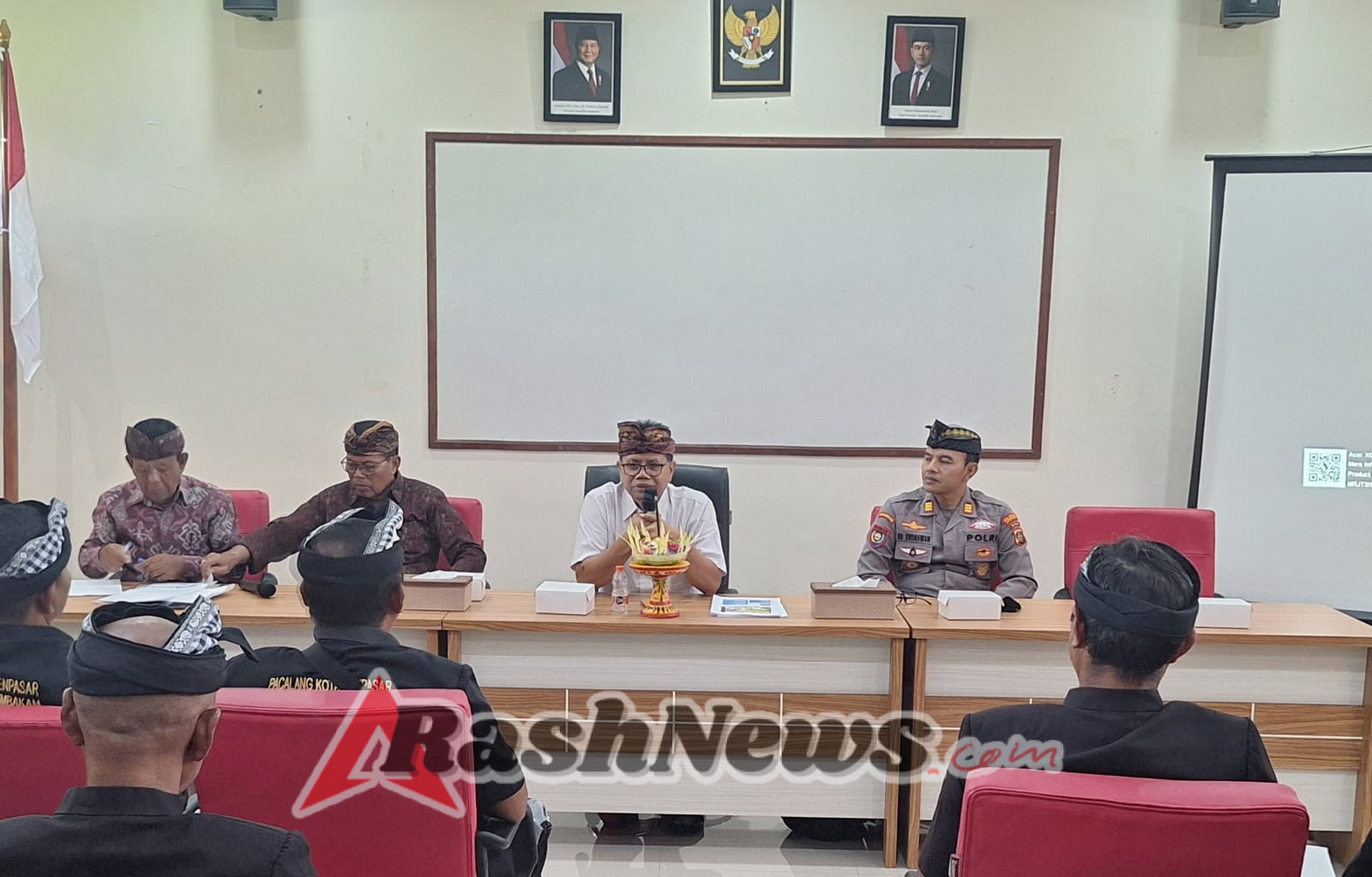 Polresta Denpasar Bersama Majelis Desa Adat Gelar “Jumat Curhat” Tingkatkan Kapasitas Pecalang dalam Mendukung Kamtibmas